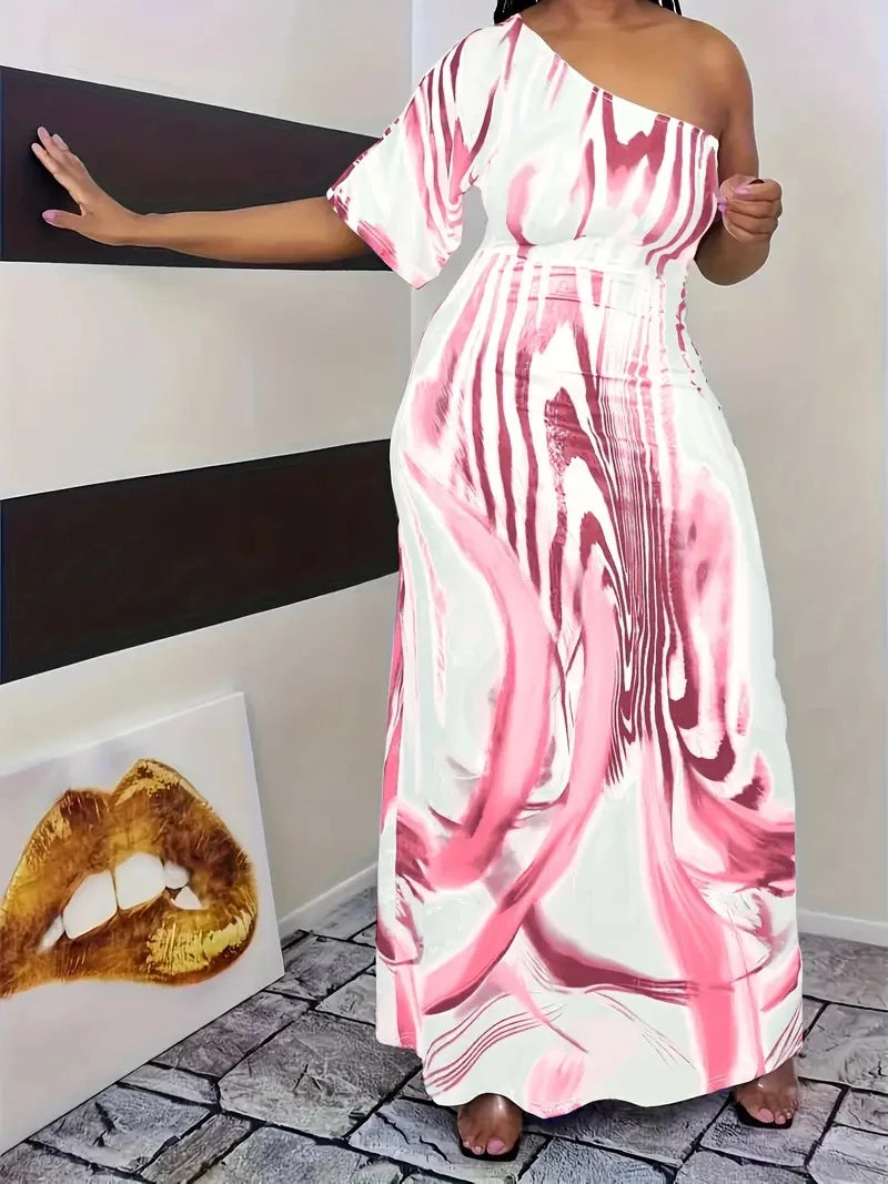 Vestido longo plus size, estampa, manga única, ombro