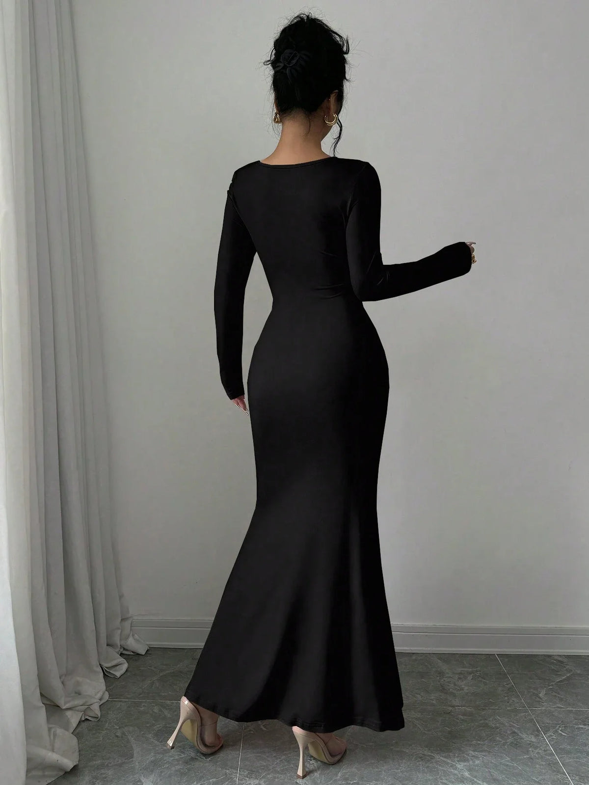 Vestido elegante retrô, gola quadrada, cor sólida