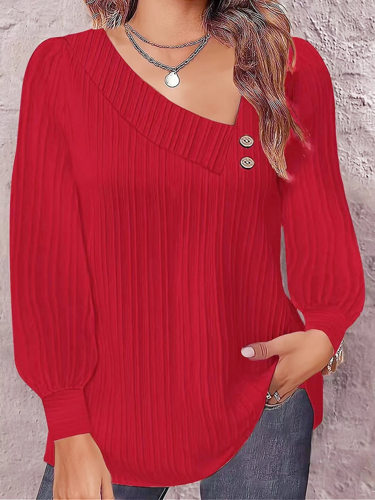 Blusa assimétrica decote V, manga longa canelada, botões