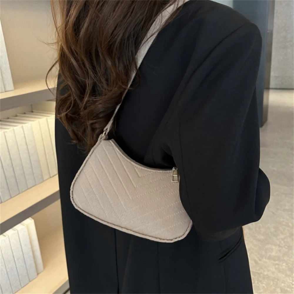 Bolsa de ombro em feltro, estilo retrô