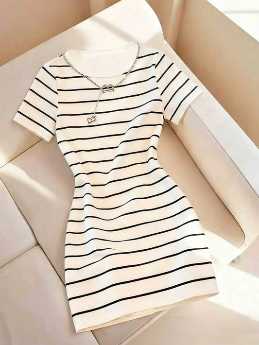Vestido Elegante Casual com Estampa Listrada, Decote Redondo, Manga Curta