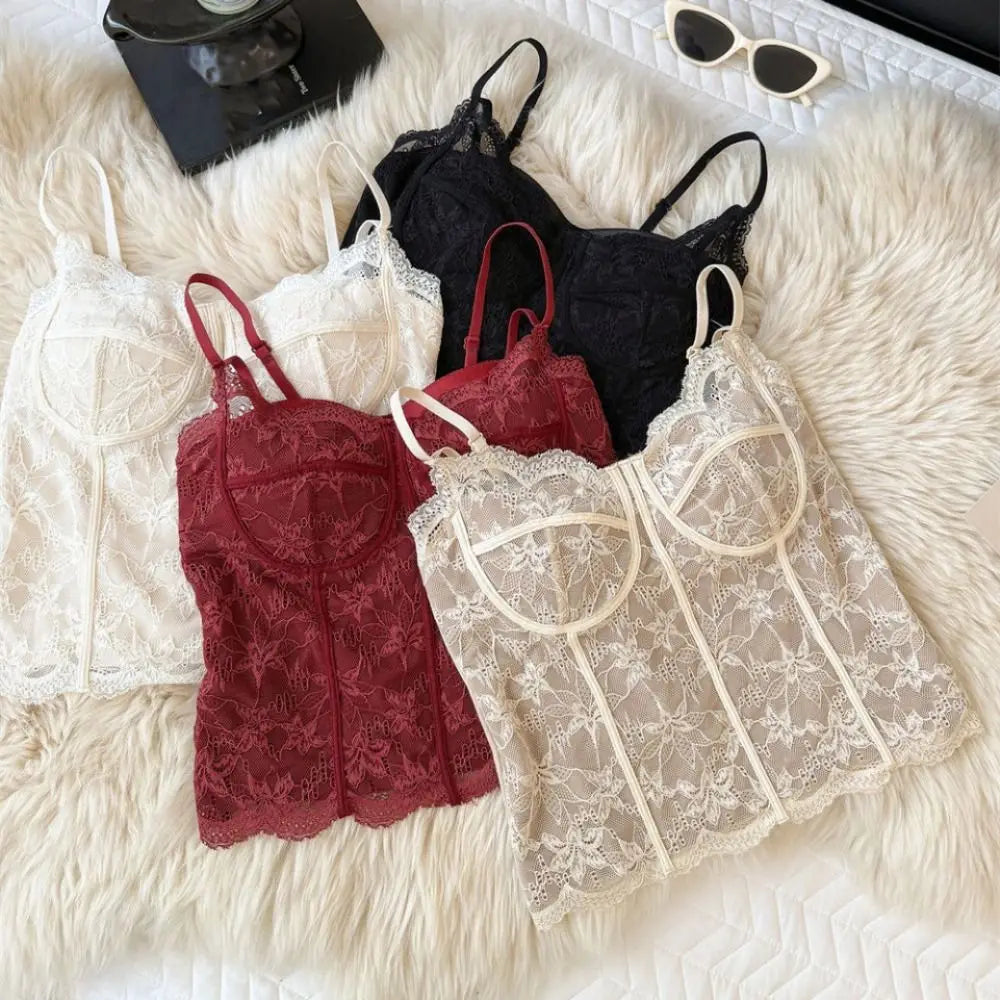 Cropped de tricô com flor rendada